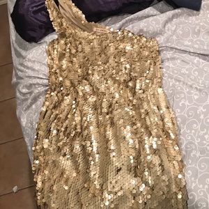 Gold sequin one-shoulder party dress